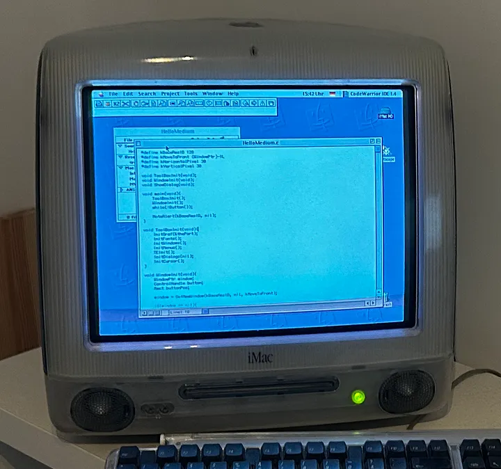 Программирую в CodeWarrior 8 Gold на своем iMac G3 с macOS 9.2 